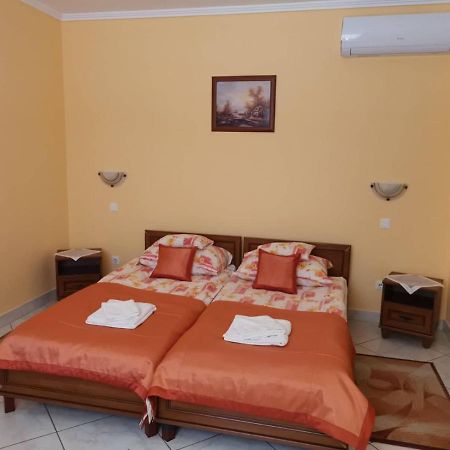 Harmonia Panzio Hotel Sarospatak Bagian luar foto