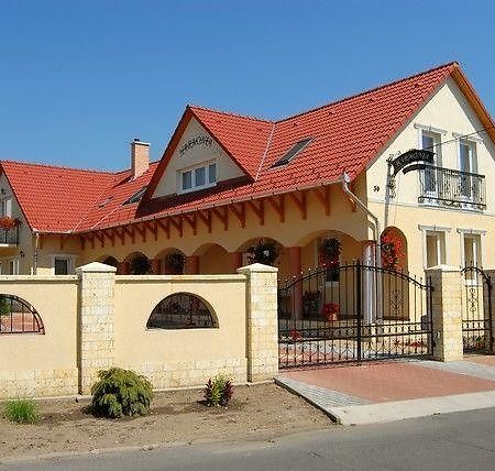 Harmonia Panzio Hotel Sarospatak Bagian luar foto