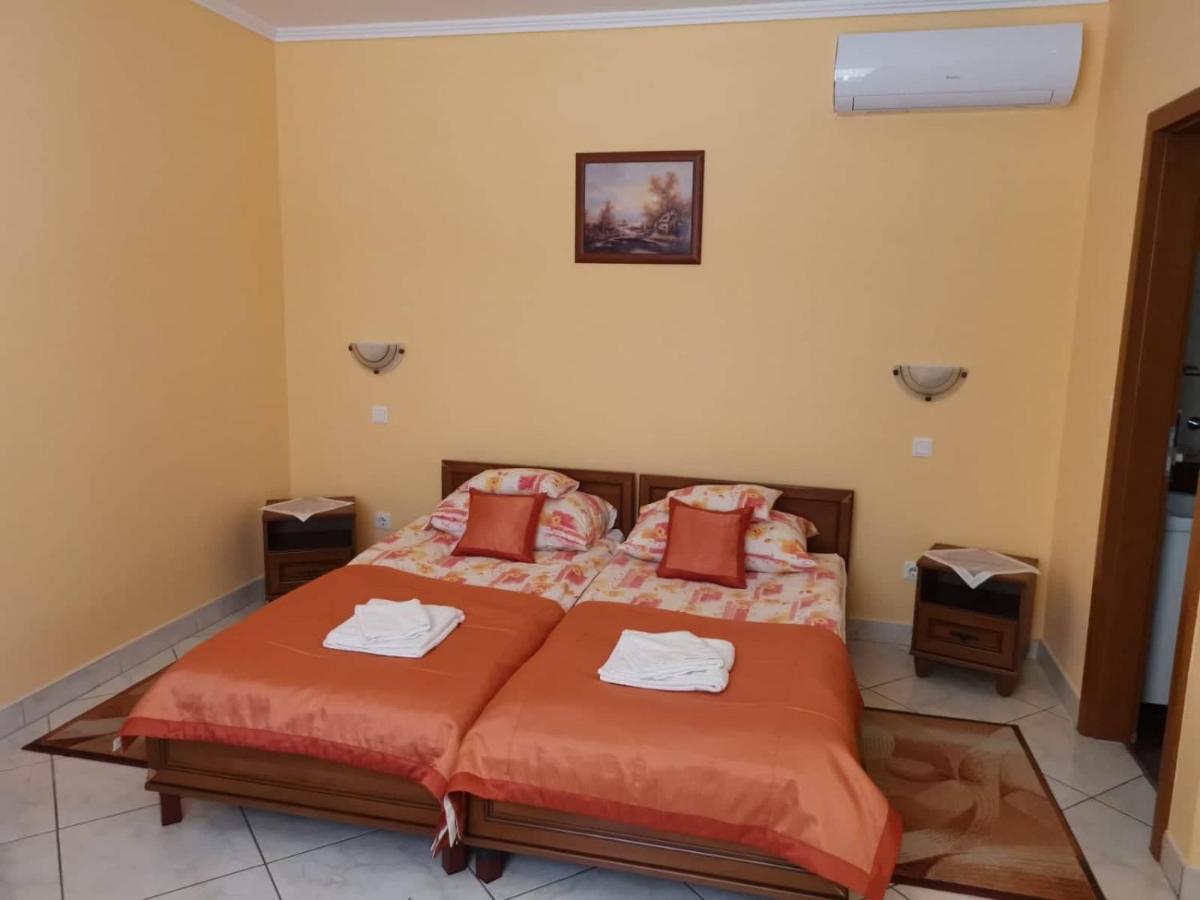 Harmonia Panzio Hotel Sarospatak Bagian luar foto