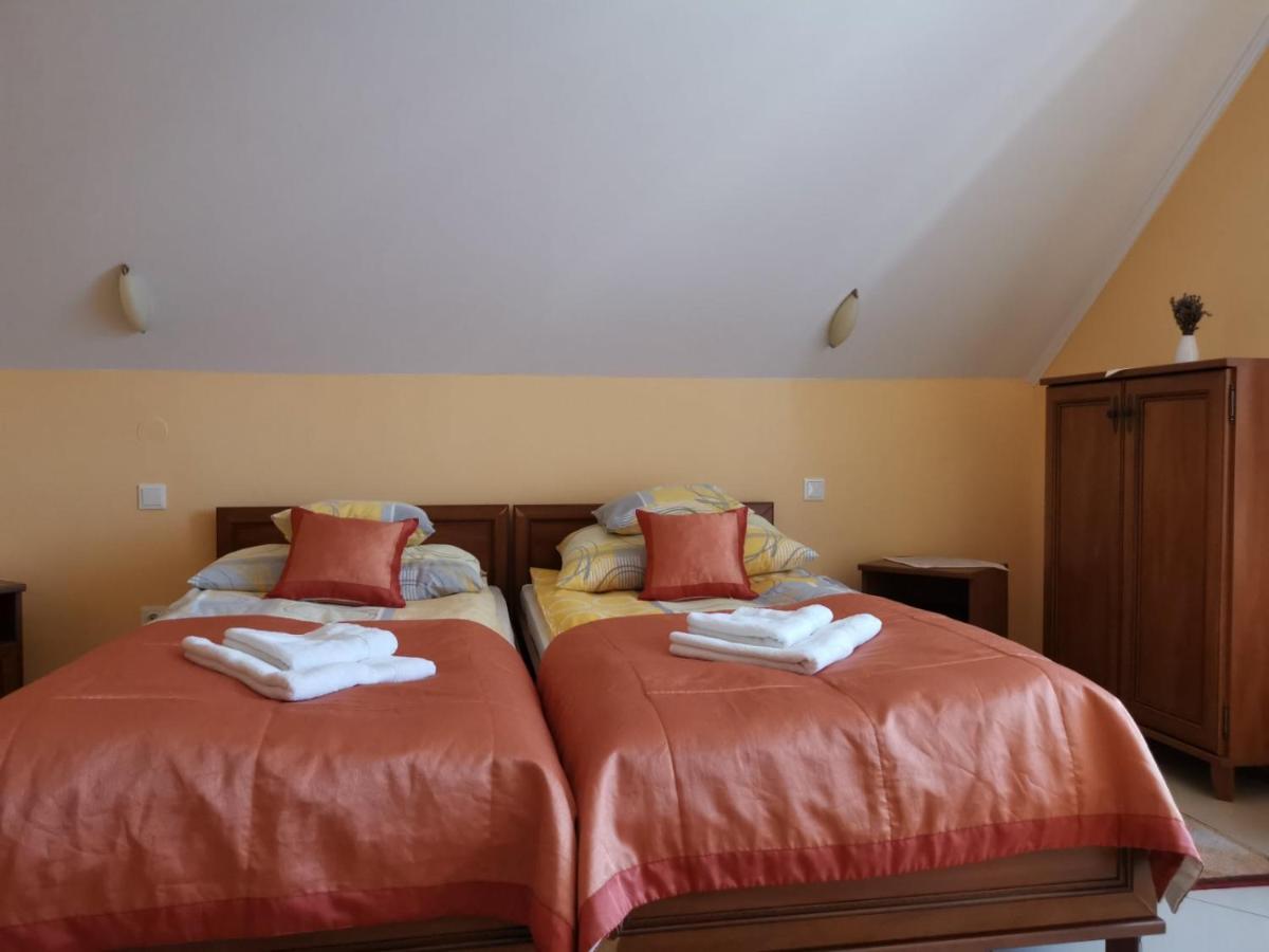 Harmonia Panzio Hotel Sarospatak Bagian luar foto