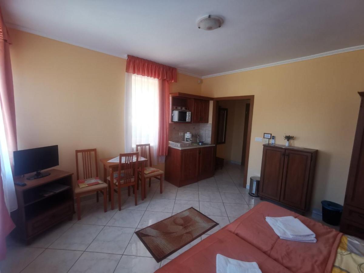 Harmonia Panzio Hotel Sarospatak Bagian luar foto