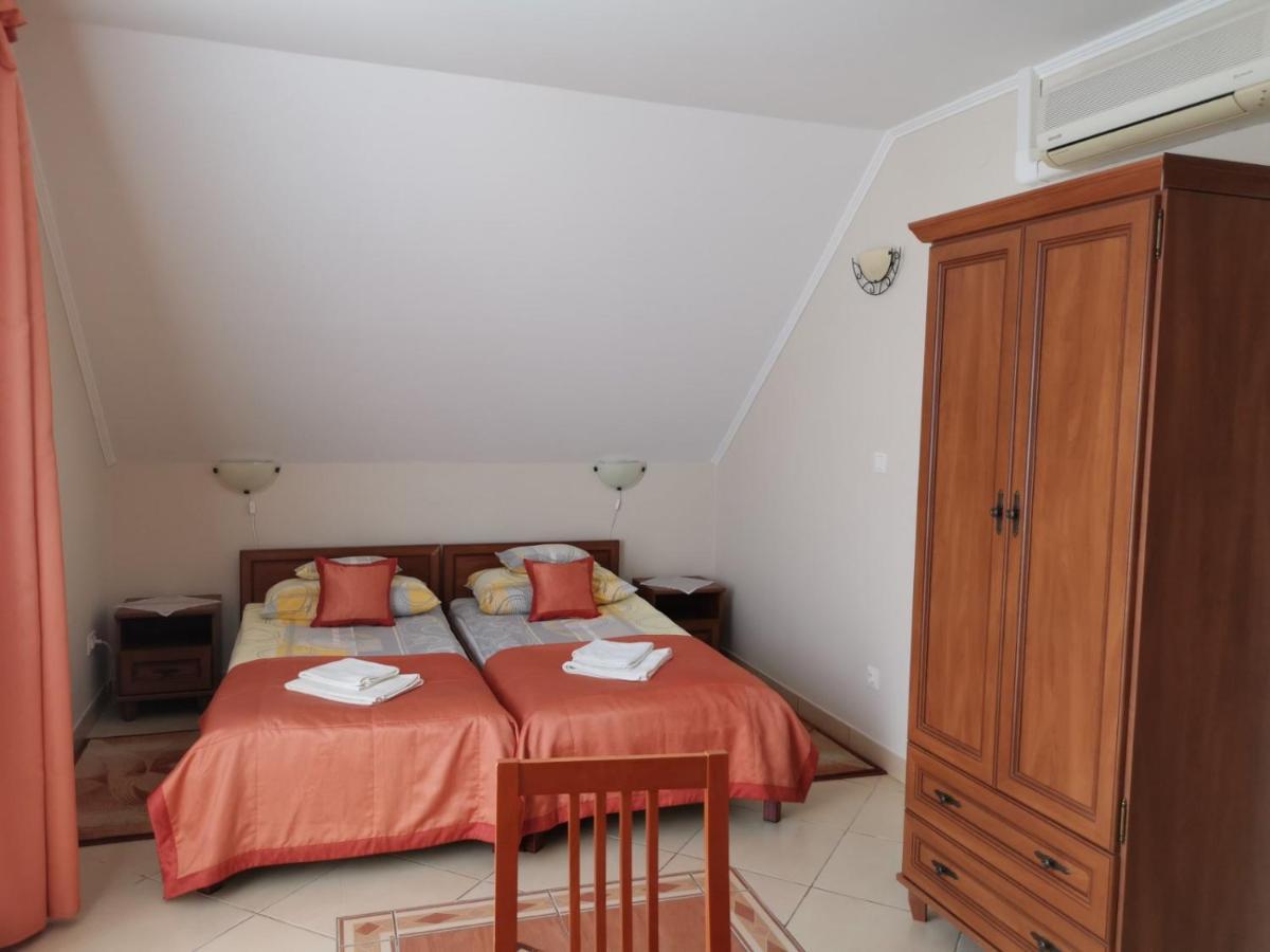 Harmonia Panzio Hotel Sarospatak Bagian luar foto