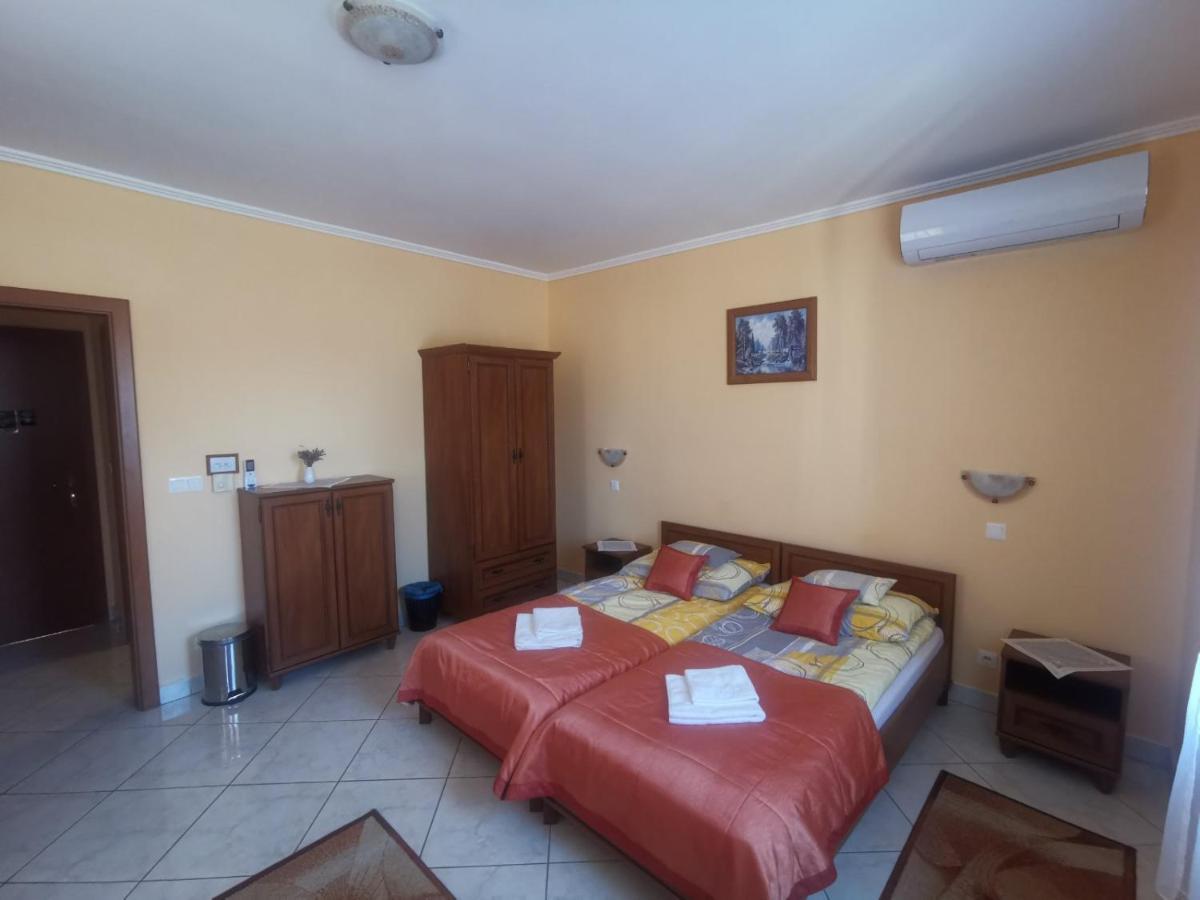 Harmonia Panzio Hotel Sarospatak Bagian luar foto