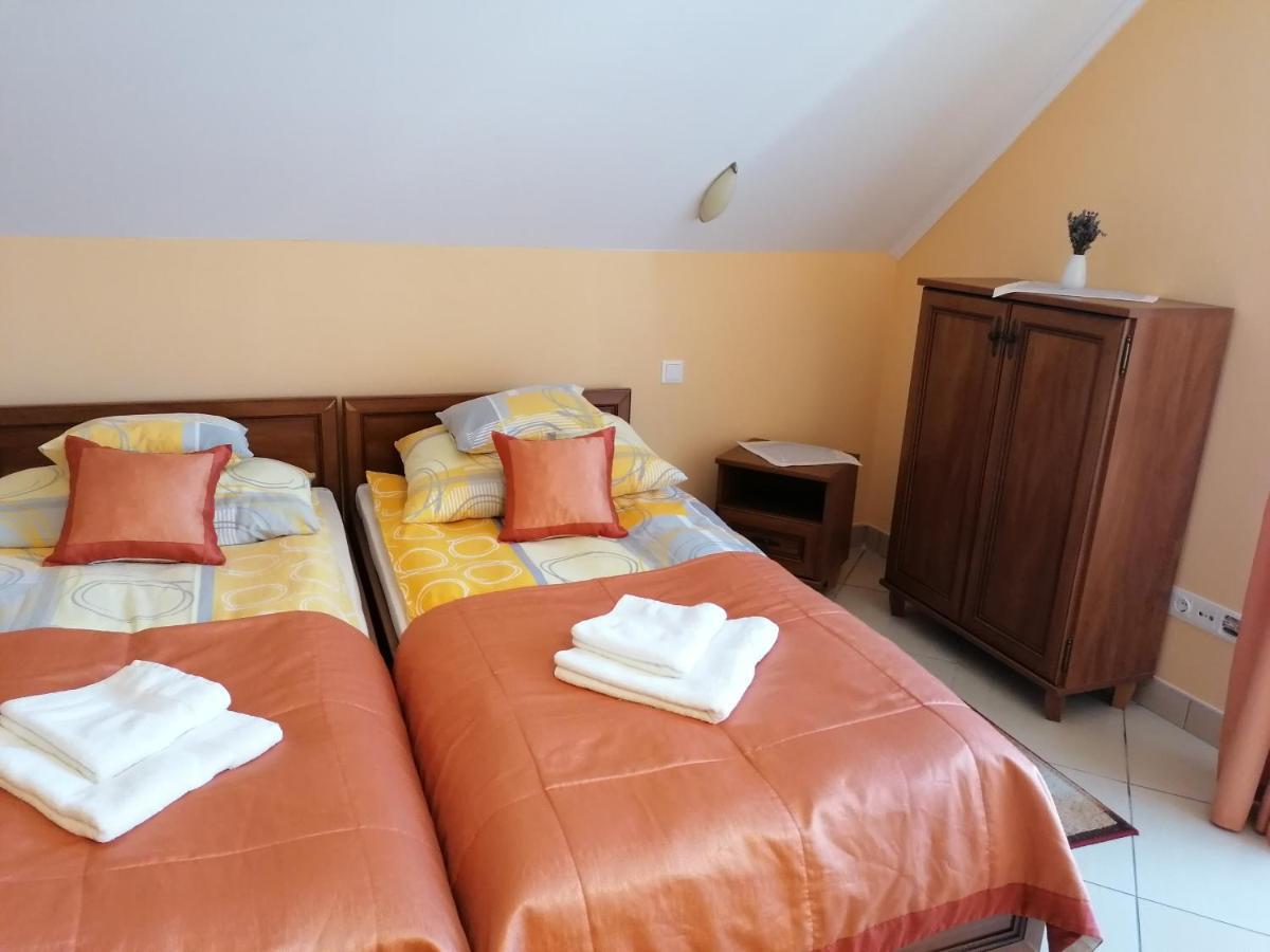 Harmonia Panzio Hotel Sarospatak Bagian luar foto