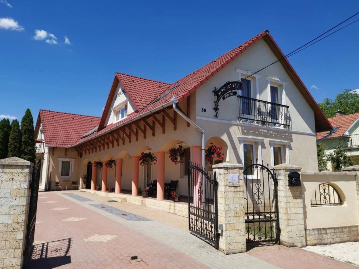 Harmonia Panzio Hotel Sarospatak Bagian luar foto